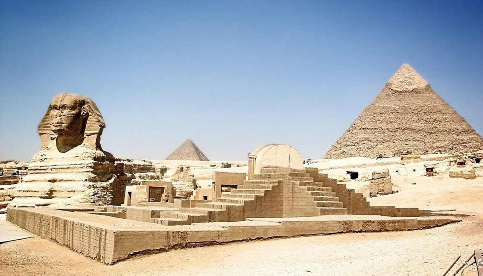 man behind the building of the Great Pyramid
