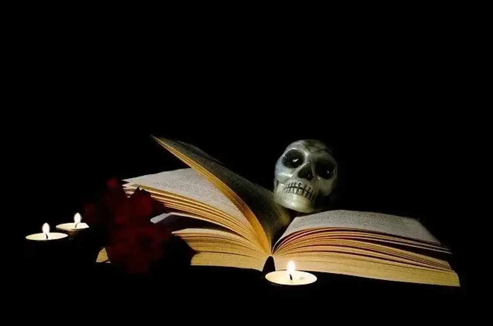 Mary Shelley is known for writing the horror novel 'Frankenstein'.