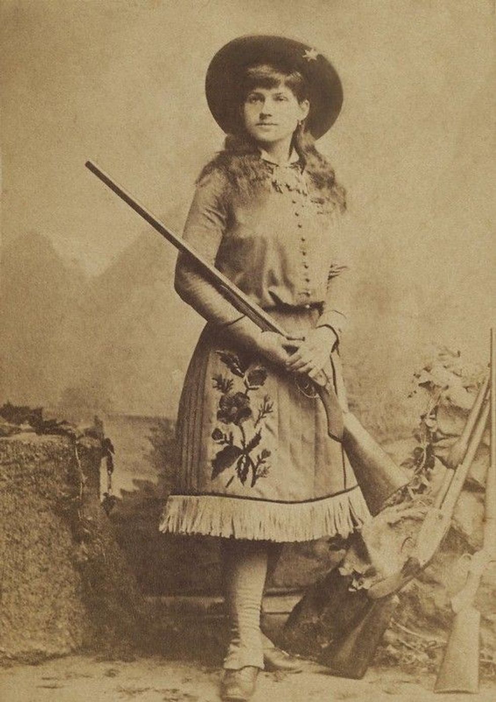 Miss Annie Oakley with shooting gun