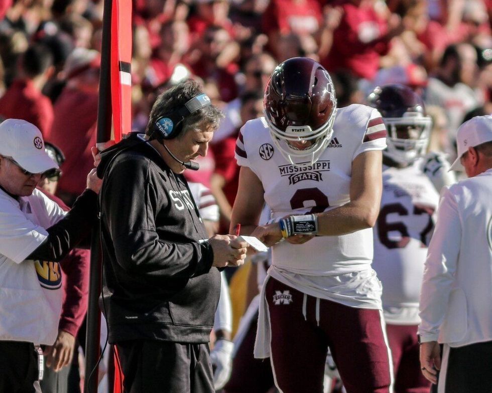 Miss St - Mississippi St Bulldogs head coach MIKE LEACH talks with QB Will Rogers (2) during the game at Razorback Stadium, Fayetteville, AR.