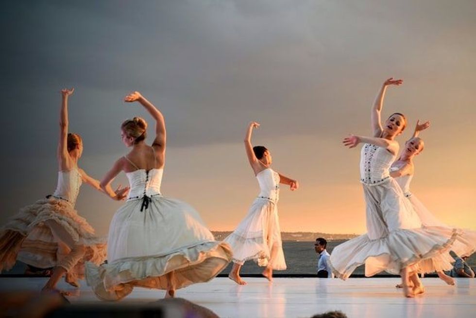Modern dance facts will intrigue the curious mind.