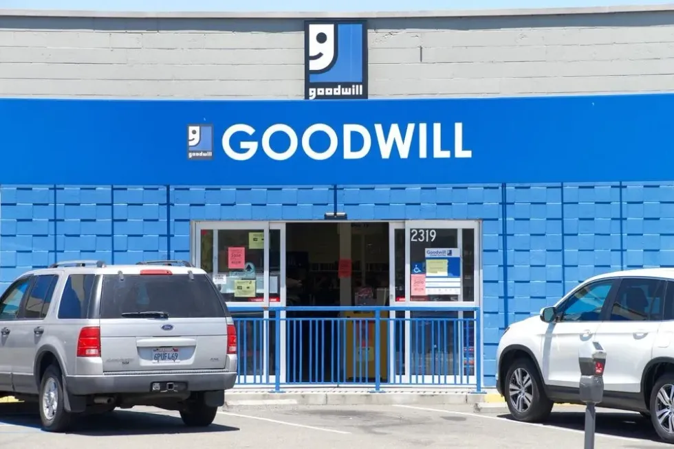One of the interesting Goodwill facts is the logo of this company which is the letter 'G' written in a different style that resembles a smiley face.