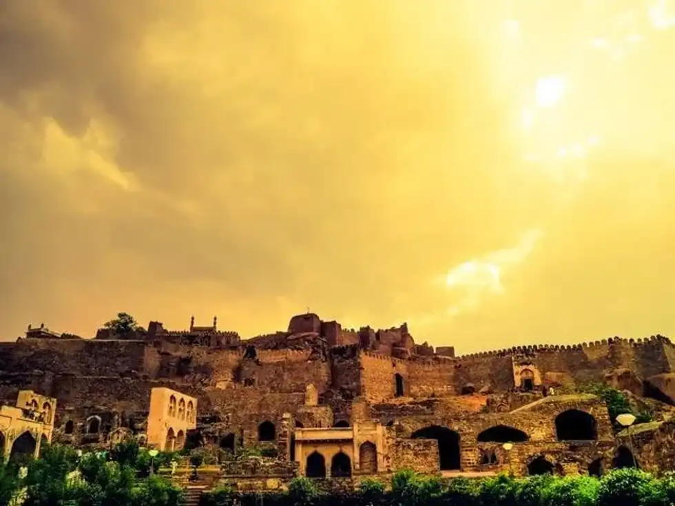 One of the most amazing Chandragupta Maurya facts is that he got the throne of Magadha after defeating the Nanda king when he was just 21 years old.