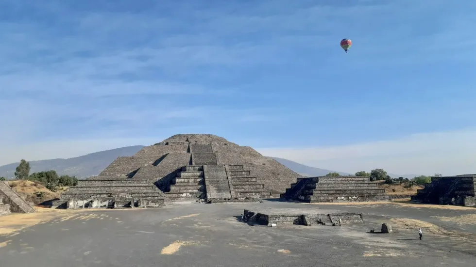 One of the Pyramid of the Moon facts is that the shape of the pyramid is similar to the mountain Cerro Gordo.