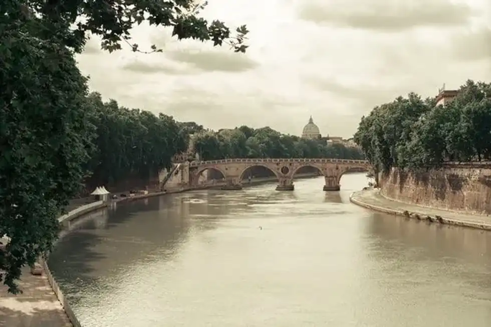 One of the Tiber River facts is that it used to be an important trade channel for the city of Rome in the past.