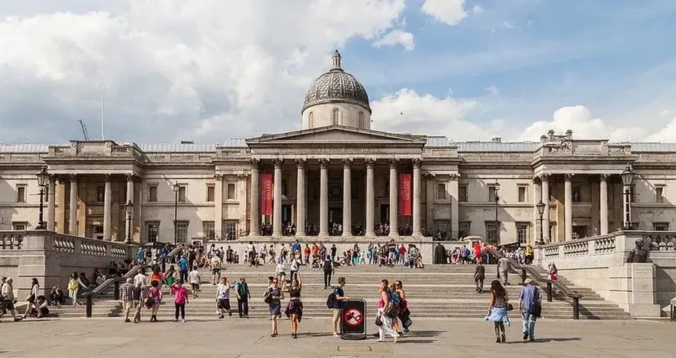 Outside perspective of National Gallery in Trafalgar Square.