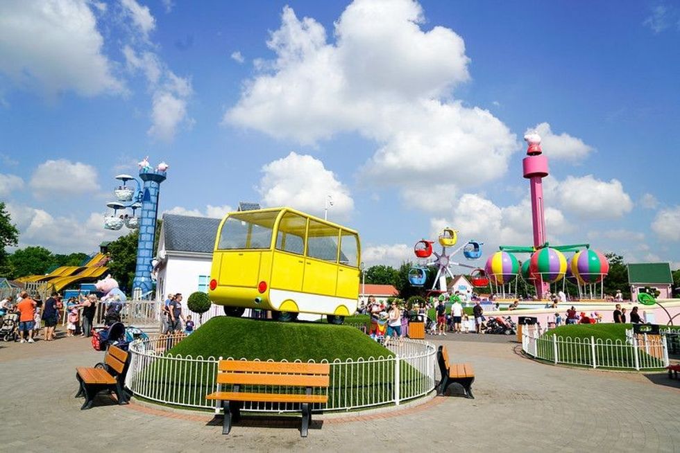 Peppa Pig yellow mini camper bus