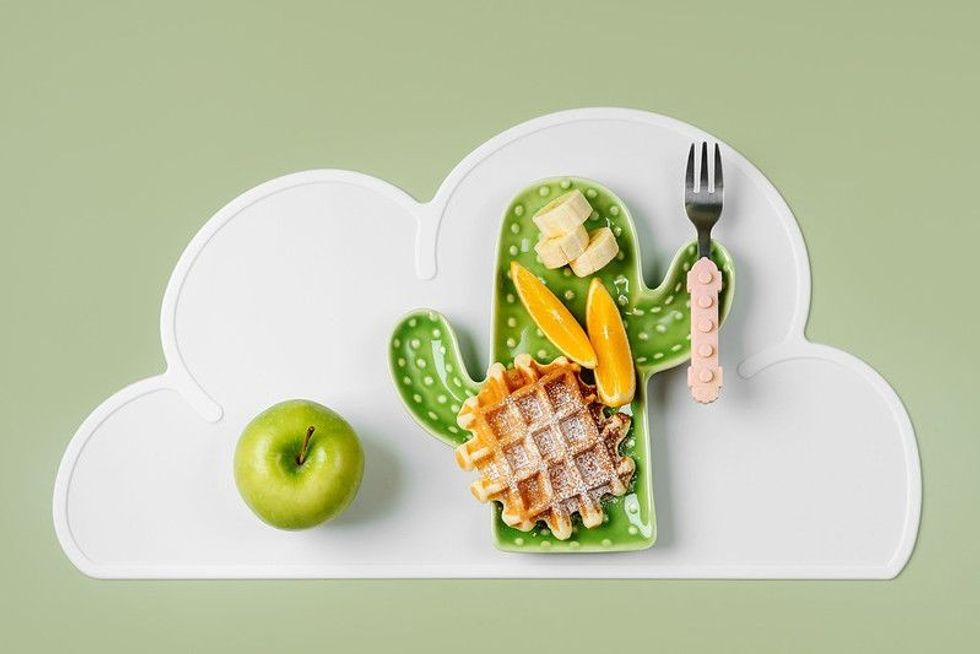 Plate in the shape of a cactus with waffle