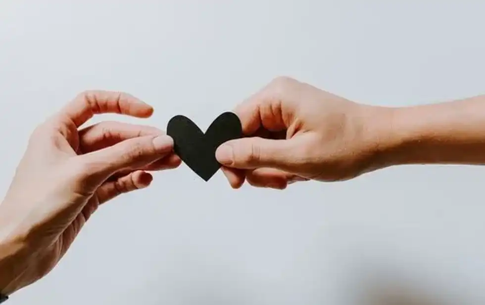 Promise Day celebrates the commitment and love of a couple. It is the fifth day of Valentine's Week.