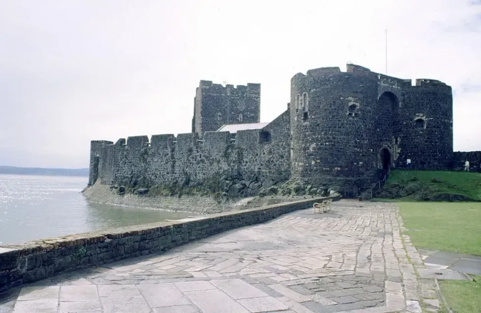 Read some Carrickfergus Castle facts to learn about this medieval castle which is now bordered by the Marine Highway and Albert Road.