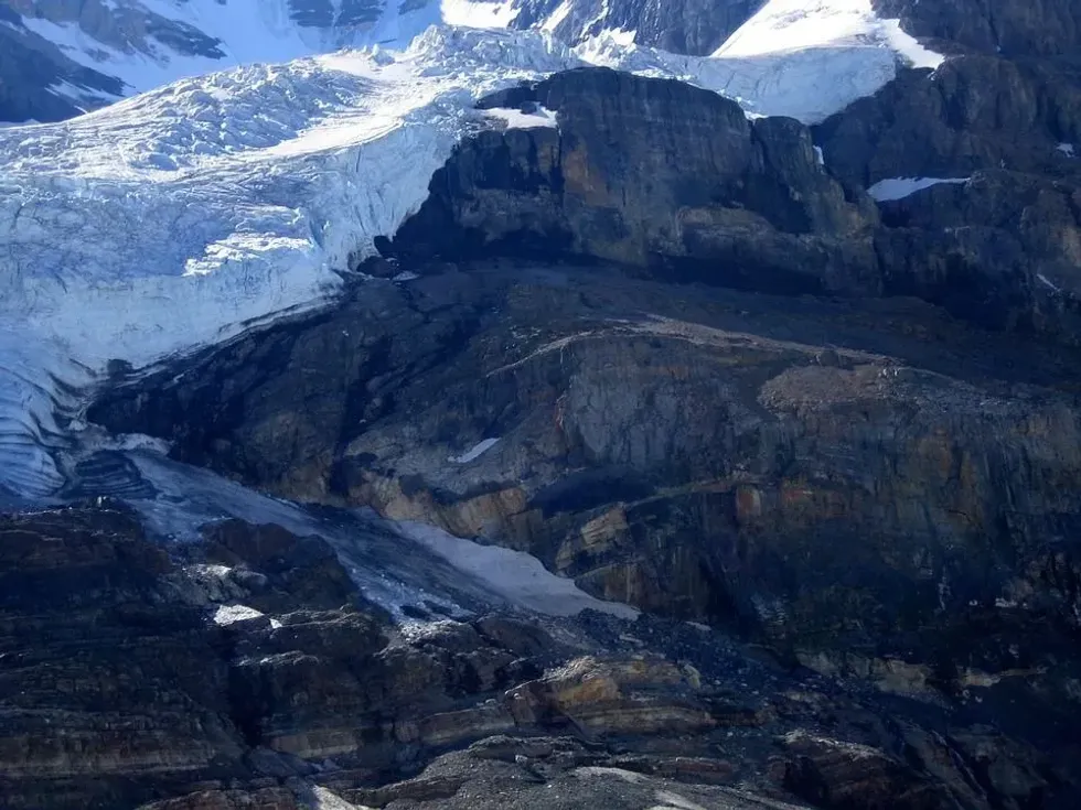 Read some cool Athabasca Glacier facts here on Kidadl.