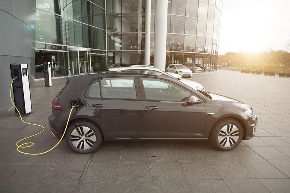 Read some fascinating and intriguing Electric Car quotes only on Kidadl!