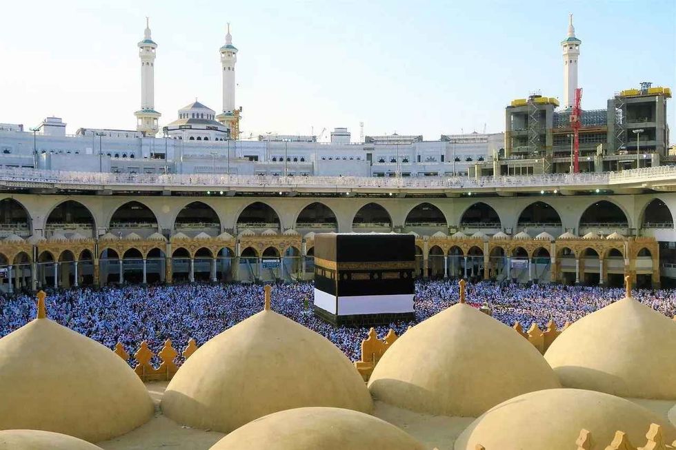 Read some Hajj pilgrimage facts to know why Muslim pilgrims go on an extensive journey during the last month of the lunar calendar!