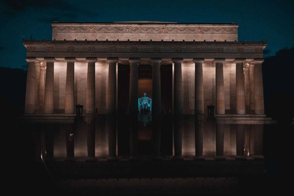 read the inscriptions on lincoln memorial