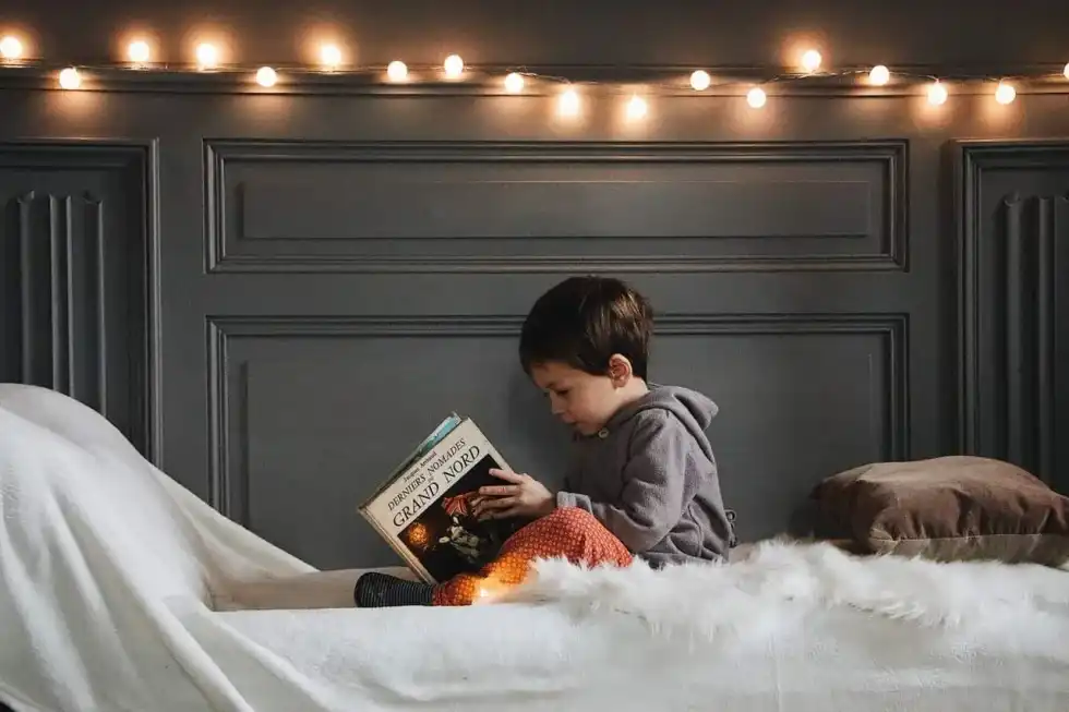 Reading develops childrens' vocabulary and comprehension skills.