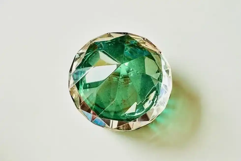 Shining quotes about diamonds do make us feel like owning these sparkly stones.