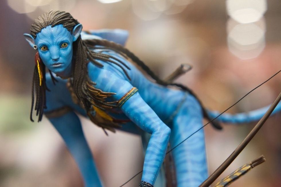 Sideshow Collectibles shows Neytiri Polystone Statue from Avatar movie.