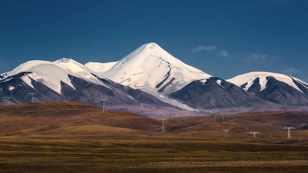 Snow-capped mountains and plateau in Qinghai Hoh Xil