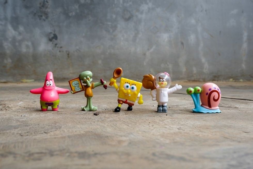 Spongebob, Patrick, Squidward, Sandy, and Gary figure with wall background.
