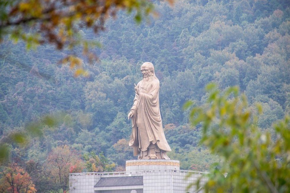 Statue of Lao Tzu near Louguantai temple near Xian. The place where tradition says that Lao Tze composed the Tao Te Ching.