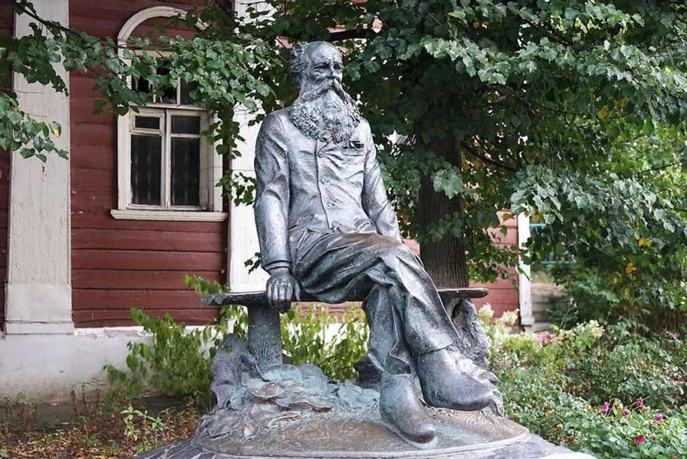 Statue of philosopher Kropotkin