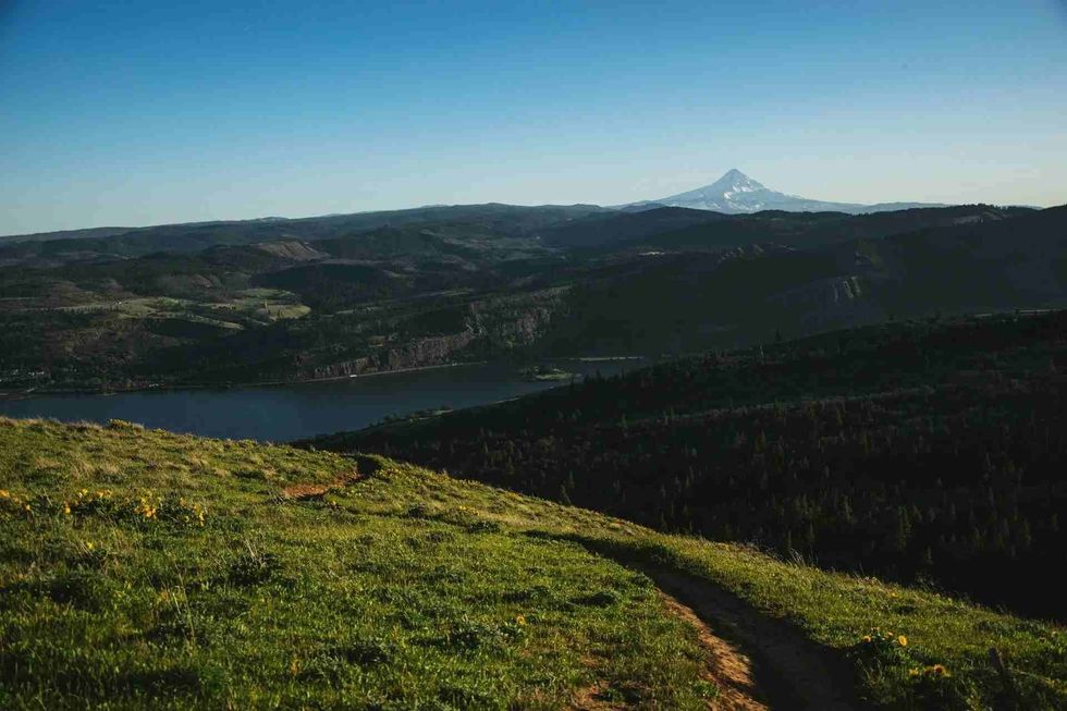 The northern border of the plateau is bordered by the Columbia River