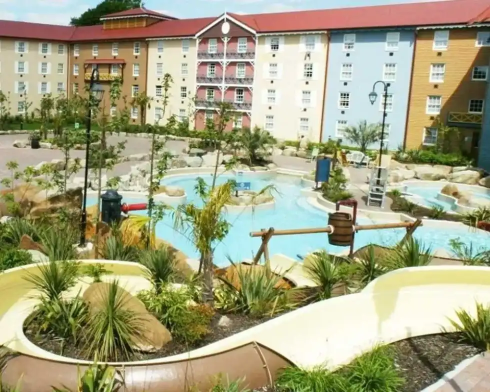 The ride Flash Flood takes you outdoors past hotel rooms.
