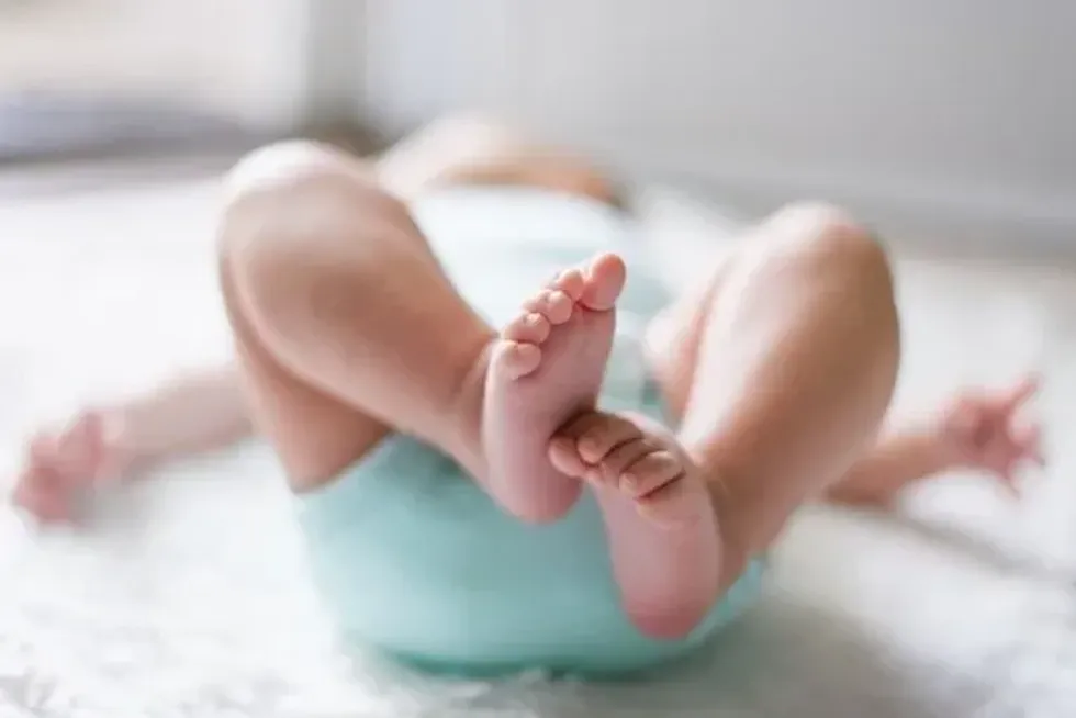 There are lots of exciting things to look out for in your 6-week-old baby.