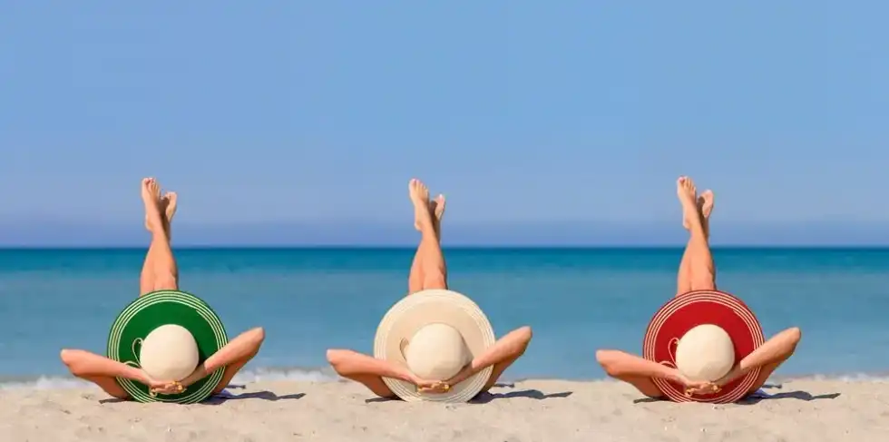 Three young girls wearing hats that represent italian flag