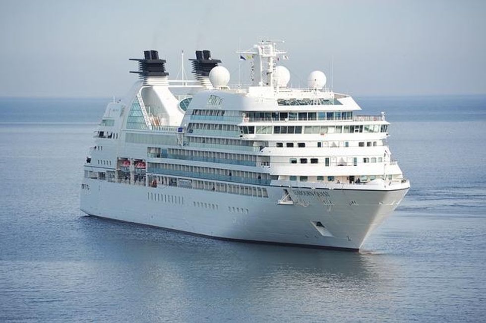 To create some cool ship names, try to play with a luxury-related word or creative vocabs that you like.