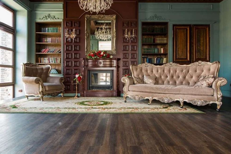 Victorian style library with velvet couch, chandelier and books