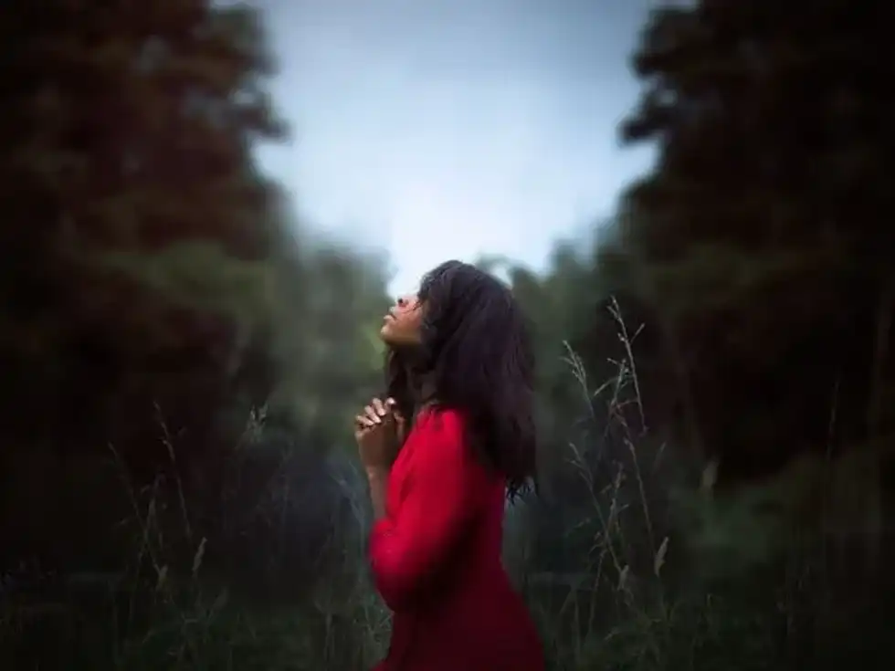 Words of encouragement before praise and worship can help strengthen your beliefs.