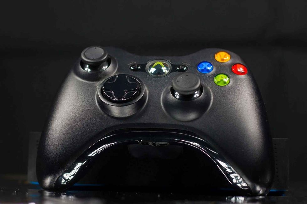Xbox 360 gives a whole new appeal to the existing Xbox, starting from the features to the hardware; it is more powerful than its predecessor.